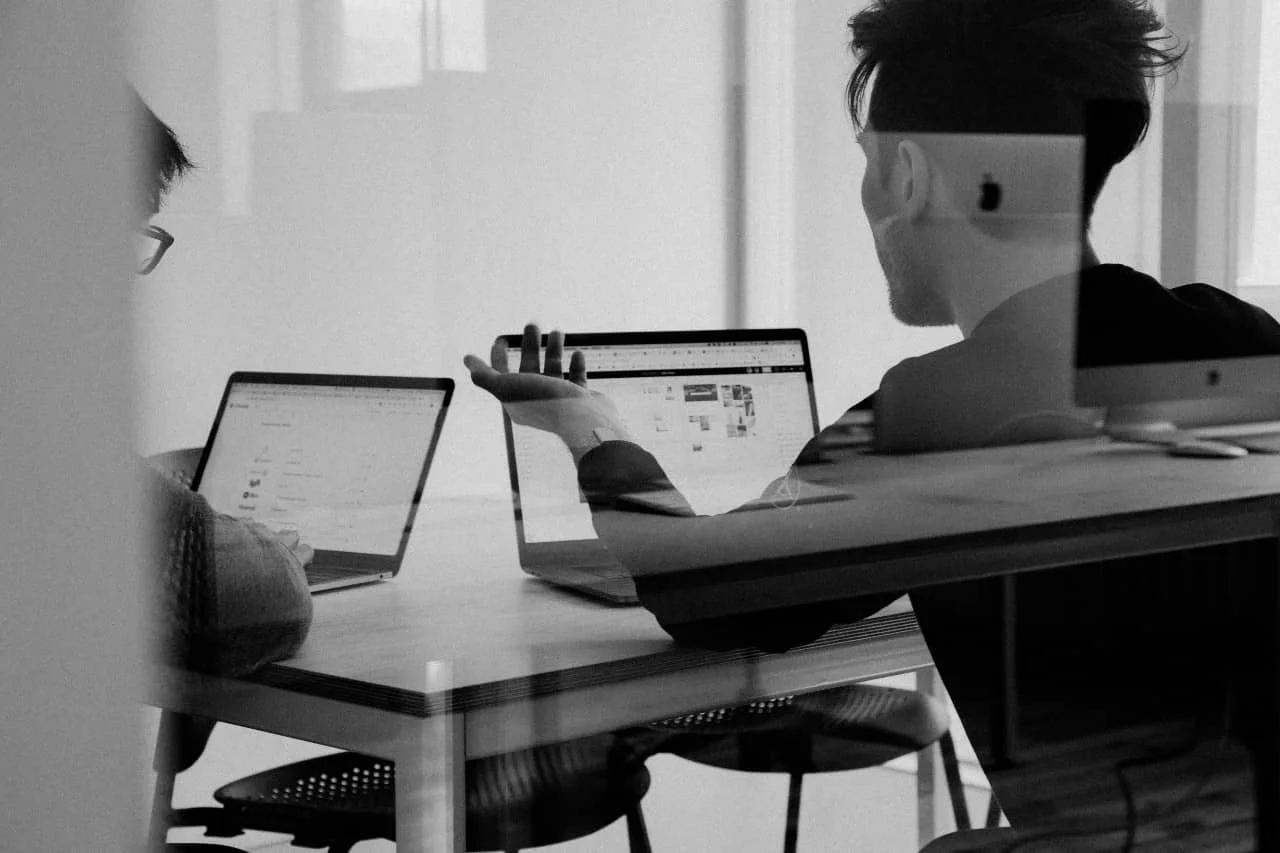 Micromanagement vs. Leading: Empowering Your Team for Enhanced Productivity