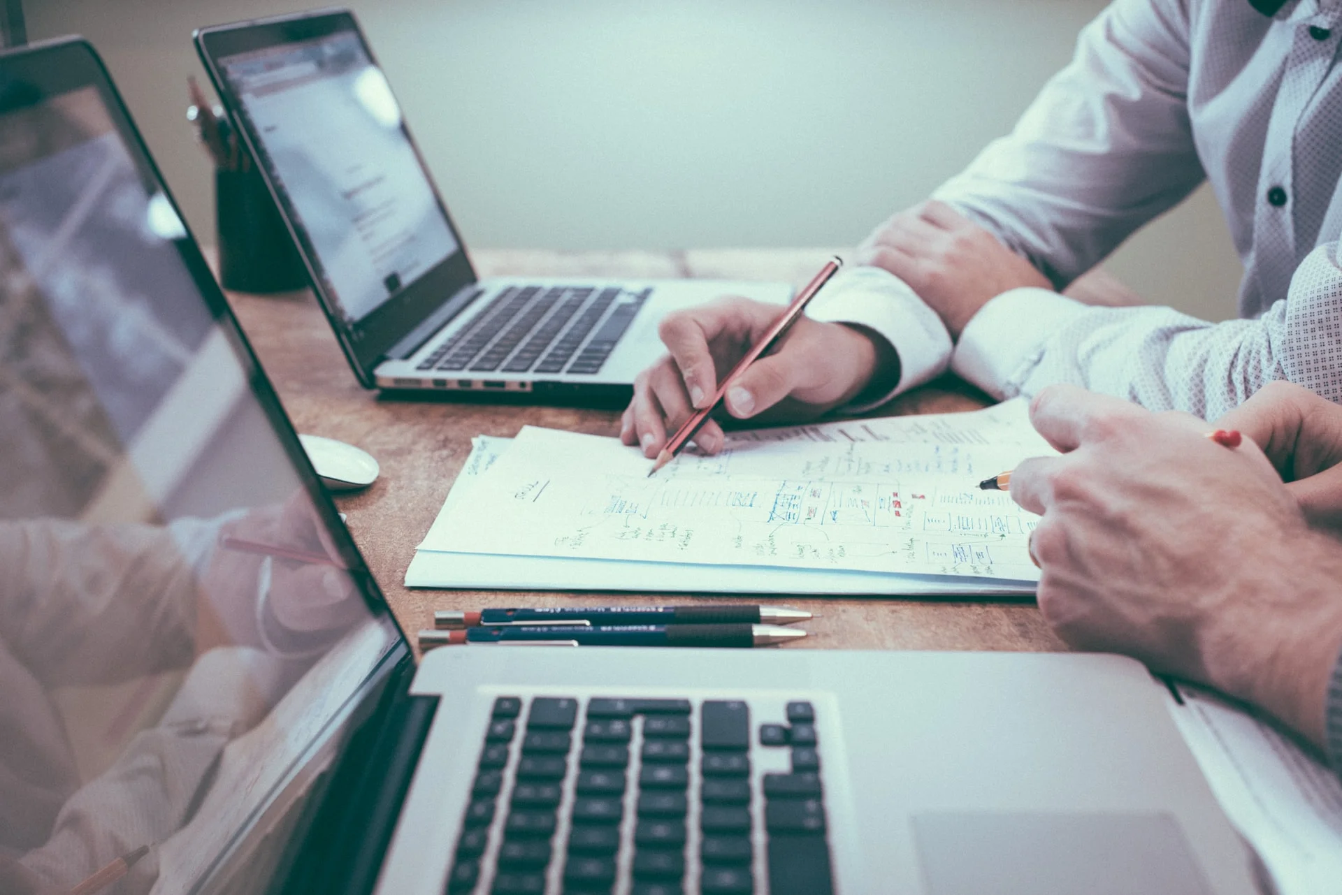 What are HR Analytics? The Benefits, Implementation & Key Metrics That HR Managers Need to Know